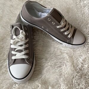 New women’s Sz 11 grey canvas fashion lace up low casual travel sneakers shoes